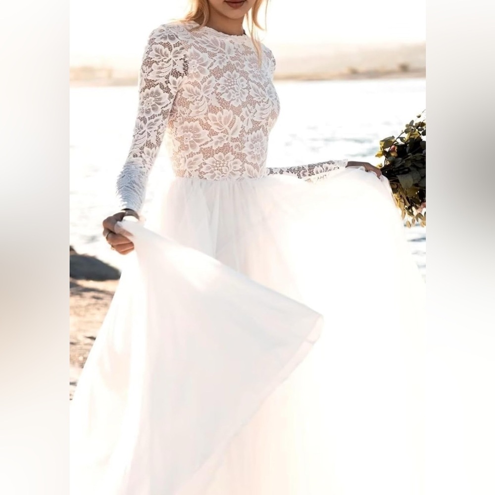 Elegant White Lace Long-Sleeve Wedding Dress